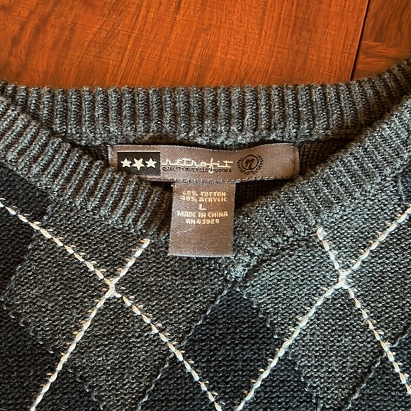 Retrofit Argyle V-Neck Sweater, Used. Size: L - Picture 2 of 7
